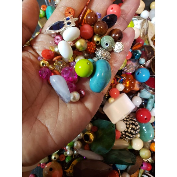 Beads lot for crafters and jewelry making 8 oz bag - Picture 3 of 7